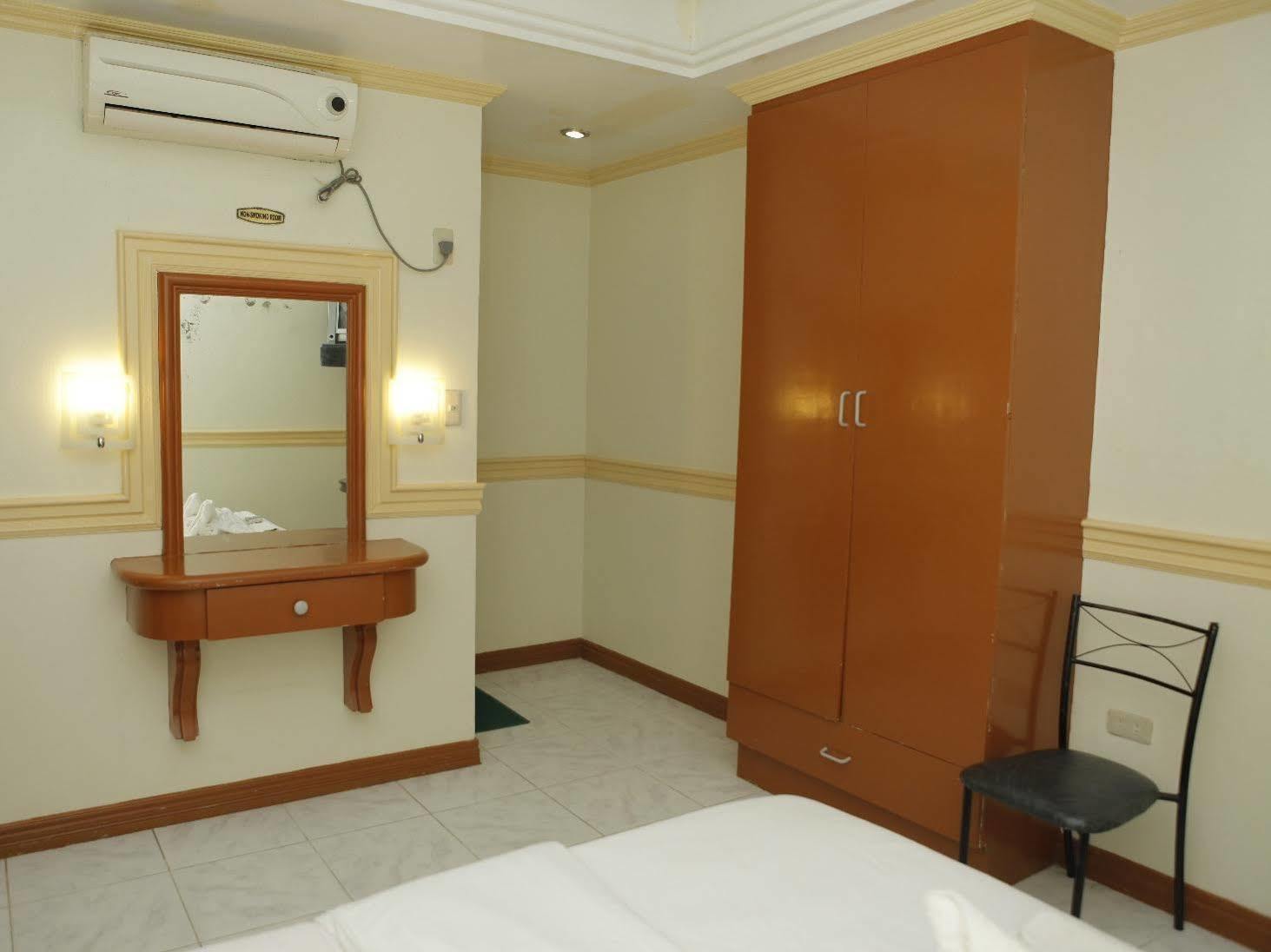 Golden Palace Hotel Tagum Exterior foto